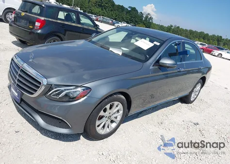 2020 Mercedes-Benz E 350 4Matic z USA, uszkodzony, nr VIN WDDZF8EB2LA713534